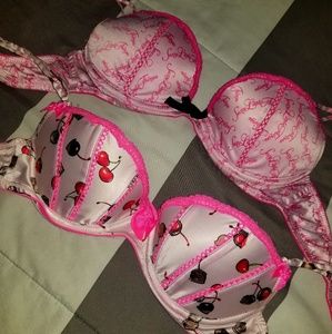 2 Victoria's secret bras